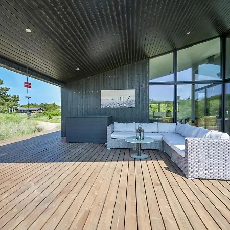Holiday home Holiday Henne Xix